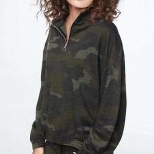 VICTORIA'S SECRET PINK L GREEN CAMO HALF ZIP